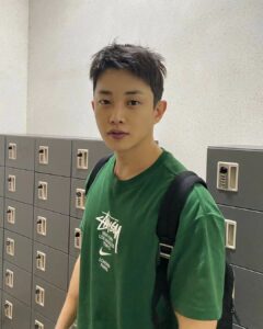 Kim Min-seok Instagram - 이발했어요.짧게.