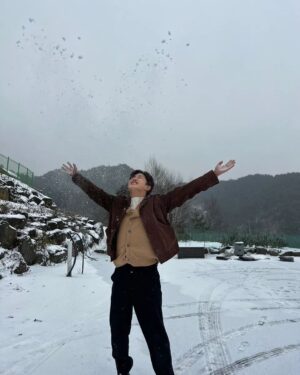 Kim Min-seok Instagram - 평창 셋트장에 고립된 나...
사진이라도 찍고자 했지만. 이 또한 쉽지않네. #눈그만