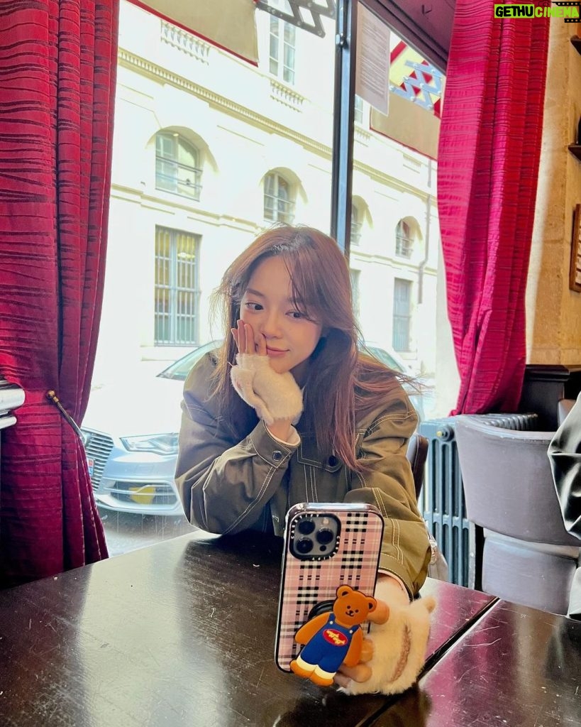 Kim Se-jeong Instagram - 루브르박물관 다녀왔어요 ✨