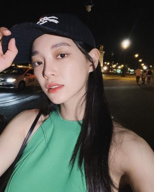 Kim Se-jeong Instagram - 나랑 파리 여행 갈 사람!
#indigopromise 

🫣https://youtu.be/Xj_oDhs2WAE?si=5rie8T_FRXNfCV_c