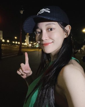 Kim Se-jeong Instagram - 나랑 파리 여행 갈 사람!
#indigopromise 

🫣https://youtu.be/Xj_oDhs2WAE?si=5rie8T_FRXNfCV_c