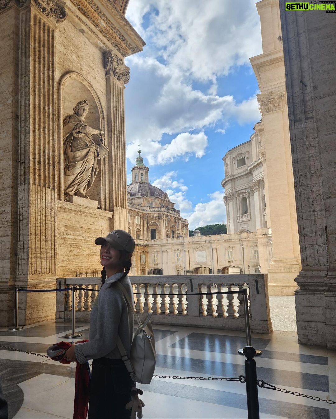 Kim Se-jeong Instagram - 바티칸 투어 1일1젤라또🍨 Museo Vaticano Roma