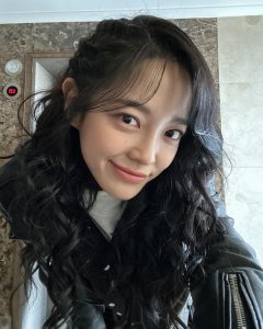 Kim Se-jeong Instagram - 변장한 이유가 궁금하다면! 오늘밤 9시 20분 tvn!!