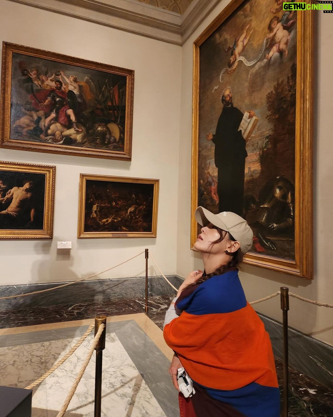 Kim Se-jeong Instagram - 바티칸 투어 1일1젤라또🍨 Museo Vaticano Roma