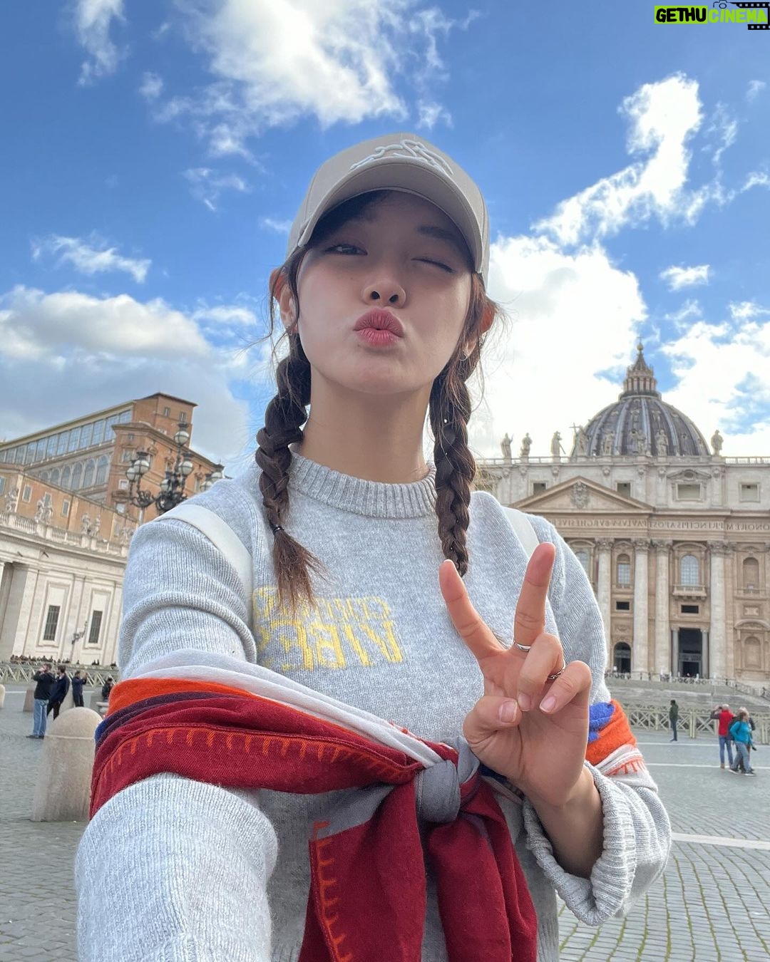 Kim Se-jeong Instagram - 바티칸 투어 1일1젤라또🍨 Museo Vaticano Roma