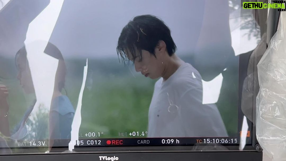 Kim Sung-cheol Instagram - 비비-한강공원 MV out! https://youtu.be/Uta7Qawk0hM?feature=shared