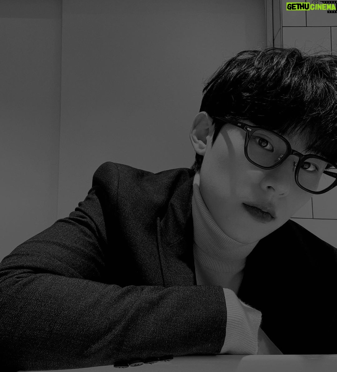 Kim Sung-cheol Instagram - 2008년 얼짱각도 느낌. 토요일 2