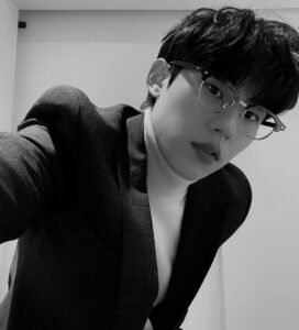 Kim Sung-cheol Instagram - 2008년 얼짱각도 느낌. 토요일 2