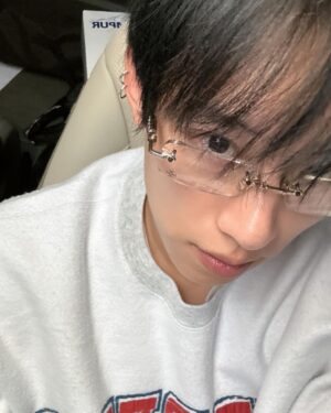 Kim Sung-cheol Instagram - 😇
