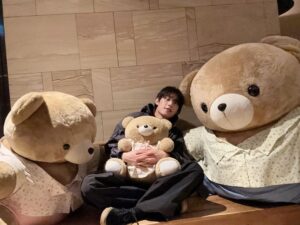 Kim Sung-cheol Instagram - 촬영장에귀여운🧸