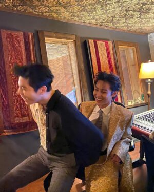 Kim Woo-sung Instagram - Since it's the 6th anniversary of The Rose, I wanted to share my happiest moments as The Rose. 

Thank you for creating the opportunity for us to travel the world and experience life with music. From the bottom of our hearts, We Rose You 🥀