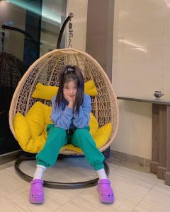 Kim You-jung Instagram - 💜1999년 17살💜 보고싶어, 20세기의 우리가. #NETFLIX #20thCenturyGirl
