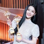 Kim You-jung Instagram – . 🤍
건강하고 평온한 날들 속에 웃음이 가득하기를. 
감사하고 사랑합니다.