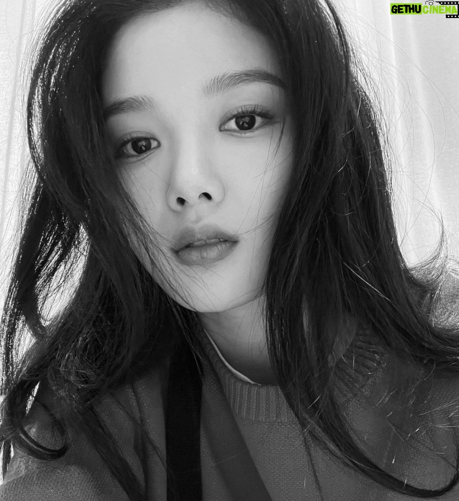 Kim You-jung Instagram - 흑밳카