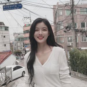 Kim You-jung Instagram - 오늘은 편의점 쉣별이🥴