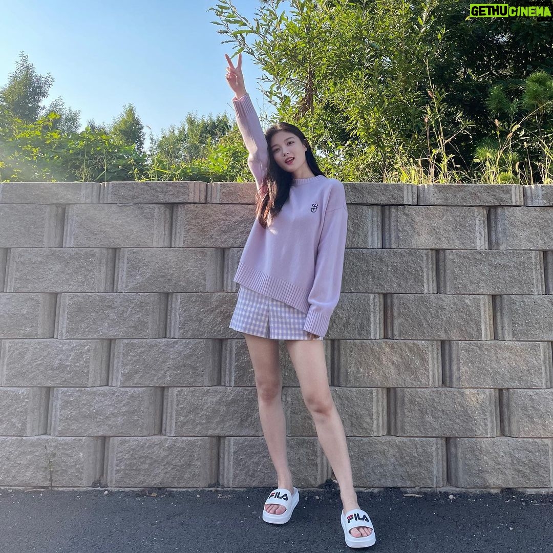 Kim You-jung Instagram - Merry Merry 💜