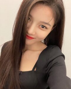 Kim You-jung Instagram - 🖤