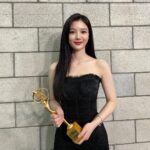 Kim You-jung Instagram - 🖤 2020년의 마지막 날까지 정말 감사하게도 기분 좋게 열심히 일을 하며 마무리 할 수 있었네요. 부족한 저를 응원해주시고 사랑해주시는 모든 분들께 감사하고 고맙습니다. 2020년 작년 한 해 여러분 모두 고생 많으셨습니다 :) 2021년 신축년 , 더 밝게 웃고 더 건강한 한 해가 되길 바랄게요. 항상 꾸준하게 수수한 모습으로 나아가겠습니다 !