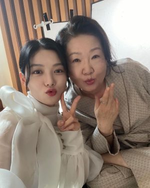Kim You-jung Instagram - 👿😈
수많은 발자국 중에 남은 
또 하나의 우리라는 흔적