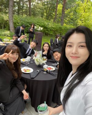 Kim You-jung Instagram - 👿😈
수많은 발자국 중에 남은 
또 하나의 우리라는 흔적