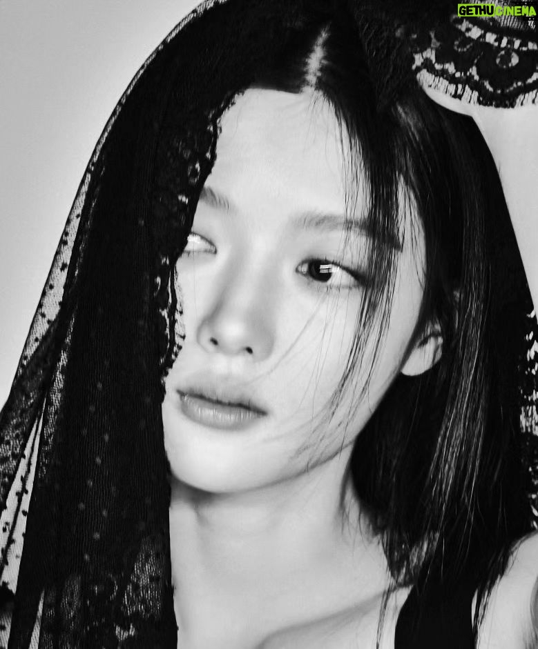Kim You-jung Instagram - My Demon ELLE B Cut . @ellekorea @mokjungwook