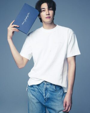 Kim Young-kwang Instagram - @Dior, @MrKimJones, #DiorWinter23, #Dior 😁