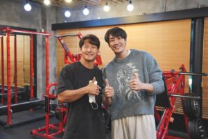 Kim Young-kwang Instagram - 저 #GYM종국  #짐종국 다녀왔어요 😁 너무 즐겁게 #김종국 형님에게 즐거운 운동 배워서 재미있었습니다 동기부여도 많이되어서 앞으로도 김종국 형님과 같이 운동 하고 싶네요 #김종국 형님 너무 멋있어요 👍🏻