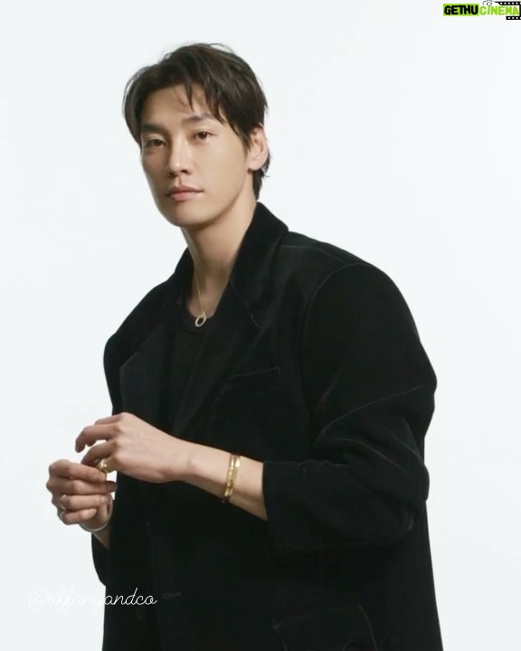 Kim Young-kwang Instagram - #tiffanyandco #tiffanypartner #atiffanyholiday #티파니홀리데이 #티파니앤코✌🏻💍💎👑🤍🫶🏻