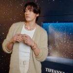 Kim Young-kwang Instagram - 반짝반짝✨✨✨ #Tiffanyandco #TiffanyLock #Tiffanypartner #티파니앤코 #티파니락