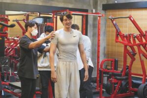 Kim Young-kwang Instagram - 저 #GYM종국  #짐종국 다녀왔어요 😁 너무 즐겁게 #김종국 형님에게 즐거운 운동 배워서 재미있었습니다 동기부여도 많이되어서 앞으로도 김종국 형님과 같이 운동 하고 싶네요 #김종국 형님 너무 멋있어요 👍🏻