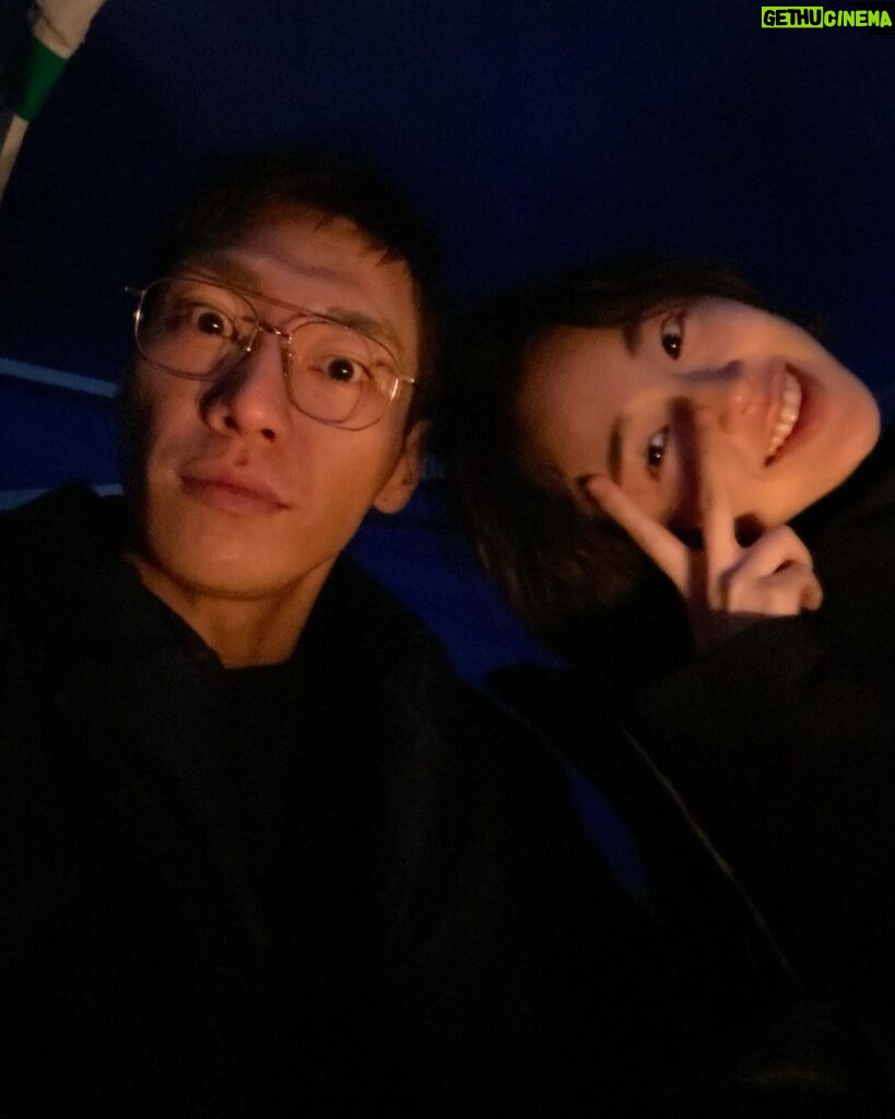 Kim Young-kwang Instagram - 윤오 🖤 섬 #썸바디 #넷플릭스