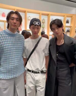 Kim Young-kwang Instagram - #dior 😁 반가워~