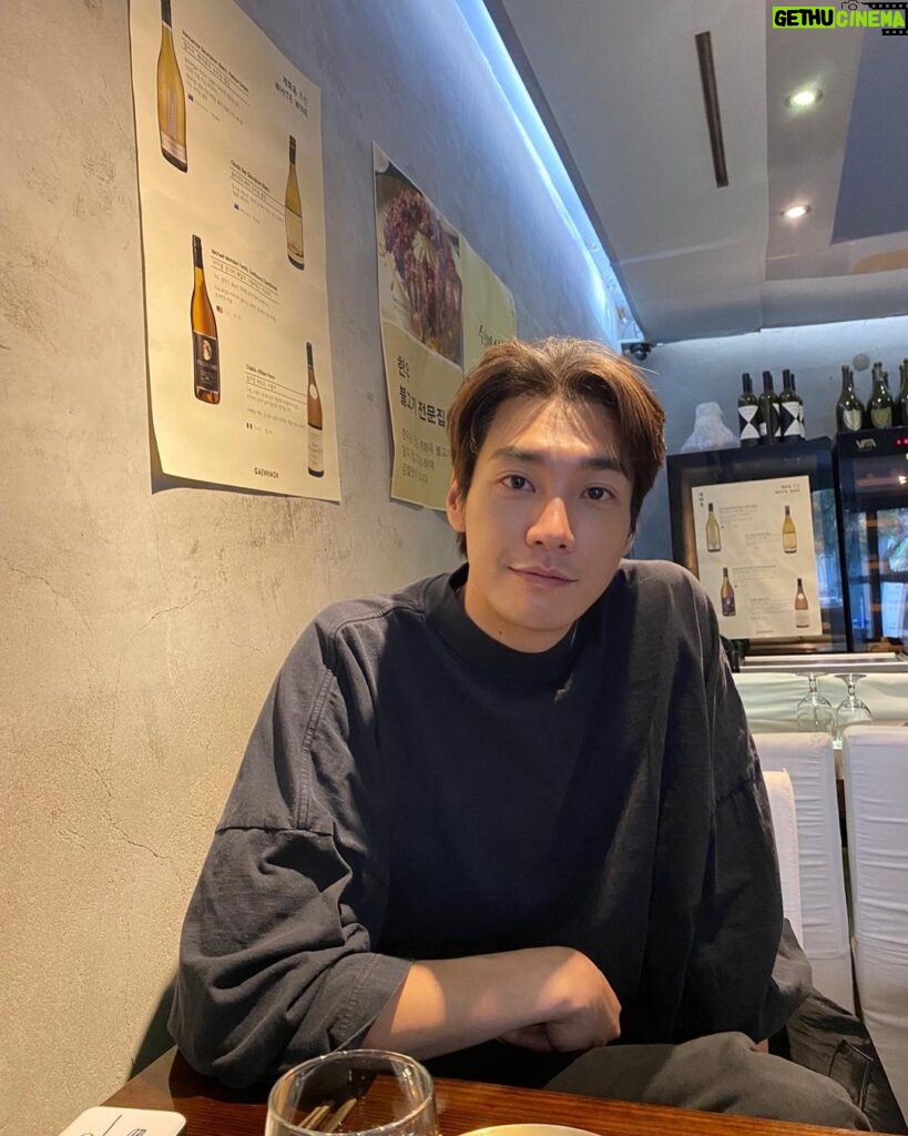 Kim Young-kwang Instagram - 밥먹으러 가서 해림이가 찍어준 사진 📸📸📸