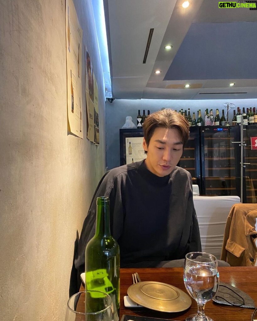 Kim Young-kwang Instagram - 밥먹으러 가서 해림이가 찍어준 사진 📸📸📸