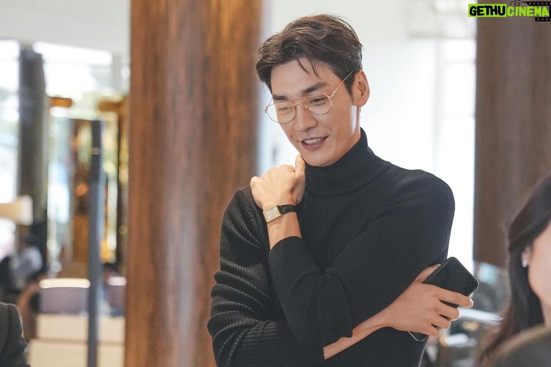 Kim Young-kwang Instagram - #부국제 두번째날 #썸바디 많은 얘기 못했지만 너무 멋진 #netflixseries 🔥🔥
