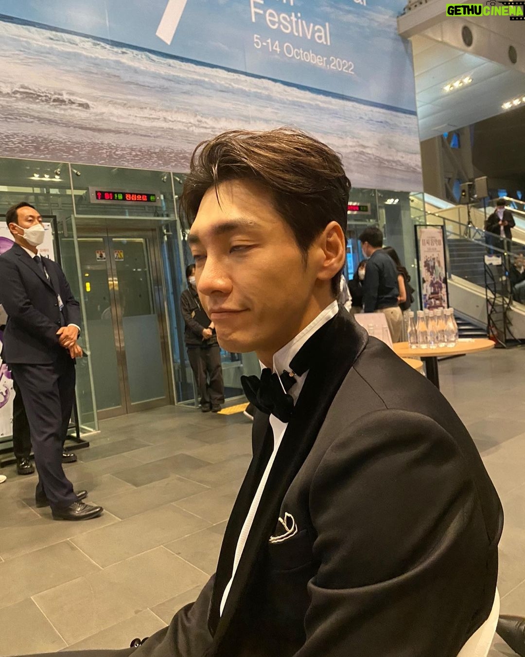 Kim Young-kwang Instagram - βπ»βπ»βπ»βπ»βπ» μκΈ΄ μκ°ν¬μ°©μ΄ μμ§λ§ μμ°μ€λ¬μμ ~ γ
γ
γ
γ
γ
