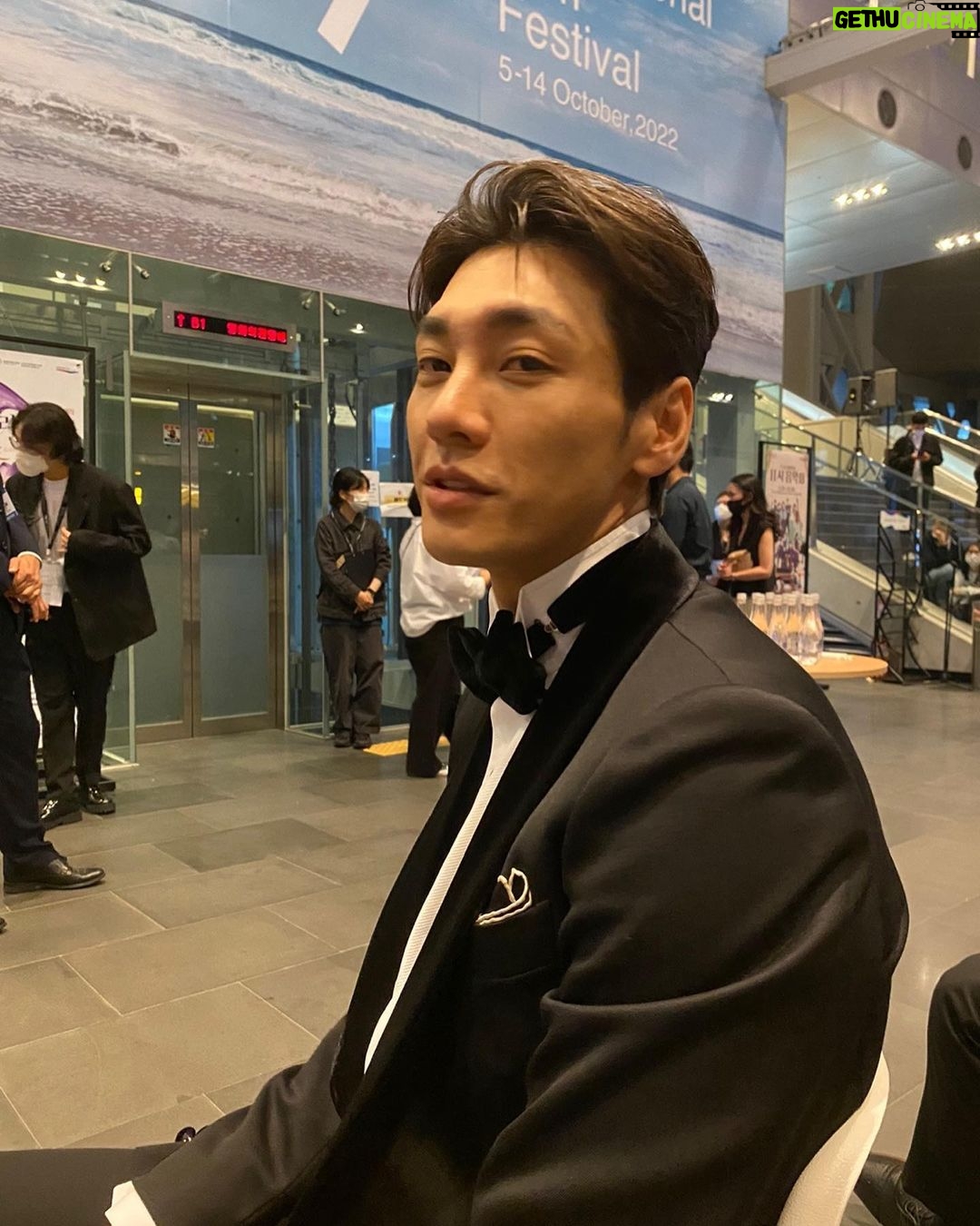Kim Young-kwang Instagram - βπ»βπ»βπ»βπ»βπ» μκΈ΄ μκ°ν¬μ°©μ΄ μμ§λ§ μμ°μ€λ¬μμ ~ γ
γ
γ
γ
γ
