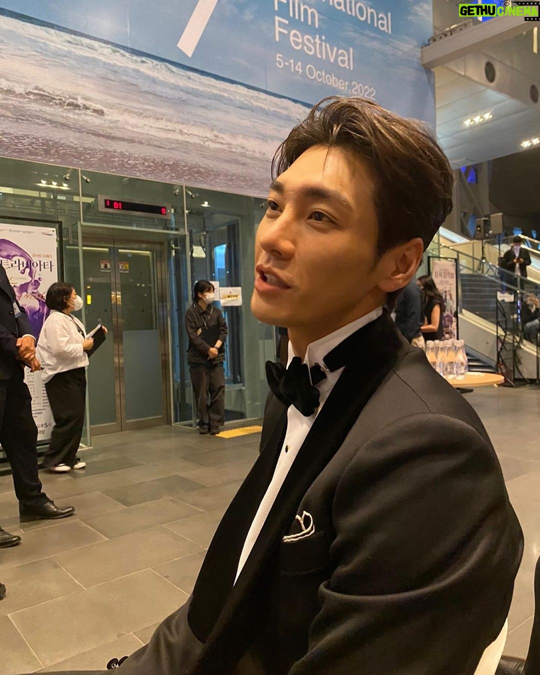 Kim Young-kwang Instagram - βπ»βπ»βπ»βπ»βπ» μκΈ΄ μκ°ν¬μ°©μ΄ μμ§λ§ μμ°μ€λ¬μμ ~ γ
γ
γ
γ
γ
