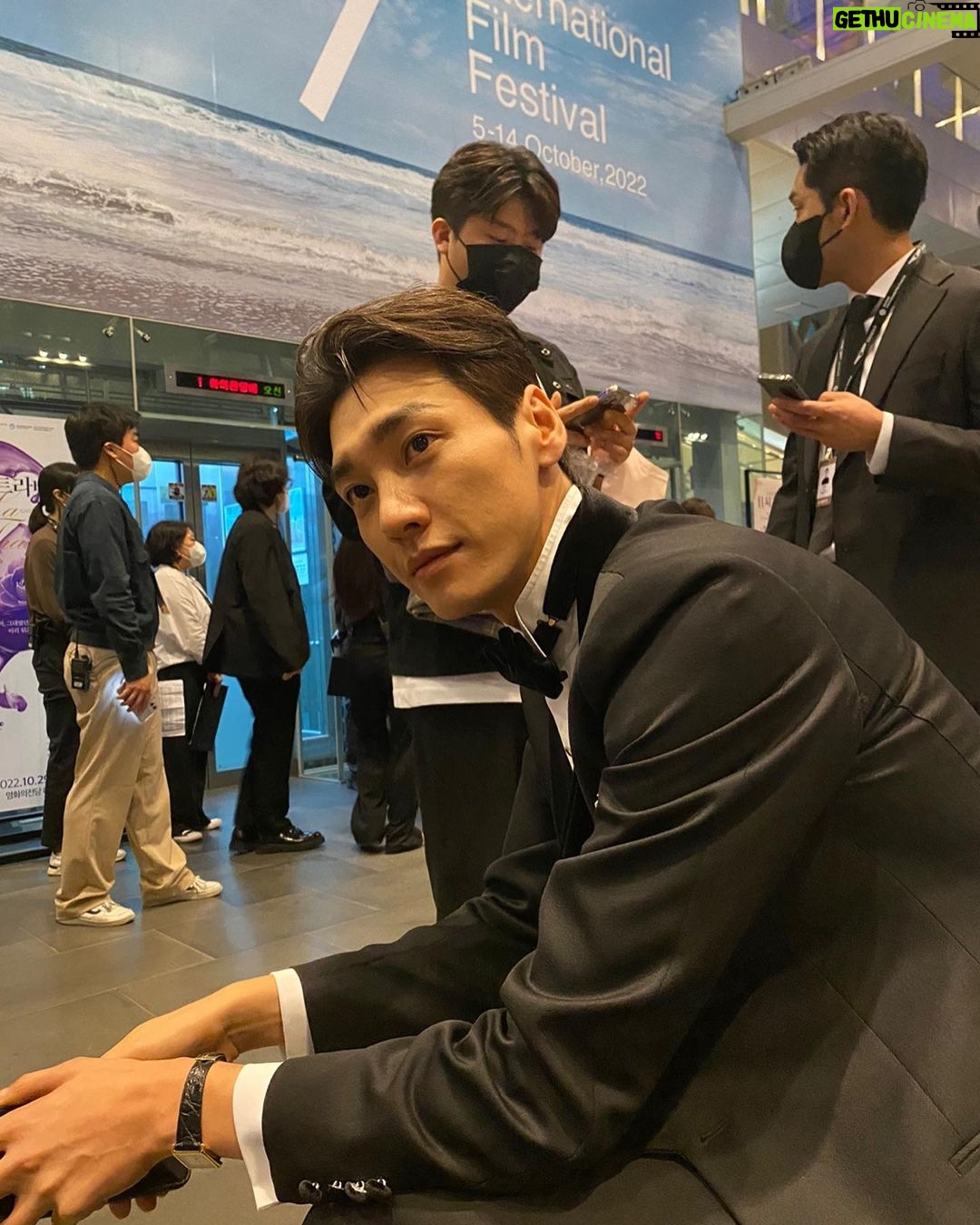 Kim Young-kwang Instagram - βπ»βπ»βπ»βπ»βπ» μκΈ΄ μκ°ν¬μ°©μ΄ μμ§λ§ μμ°μ€λ¬μμ ~ γ
γ
γ
γ
γ
