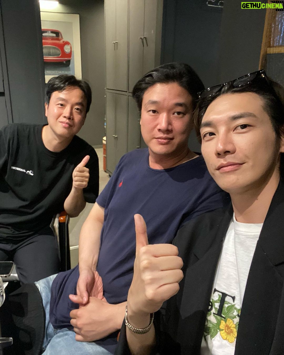 Kim Young-kwang Instagram - 우리 스텝 고맙습니당 회식 ~ 😁