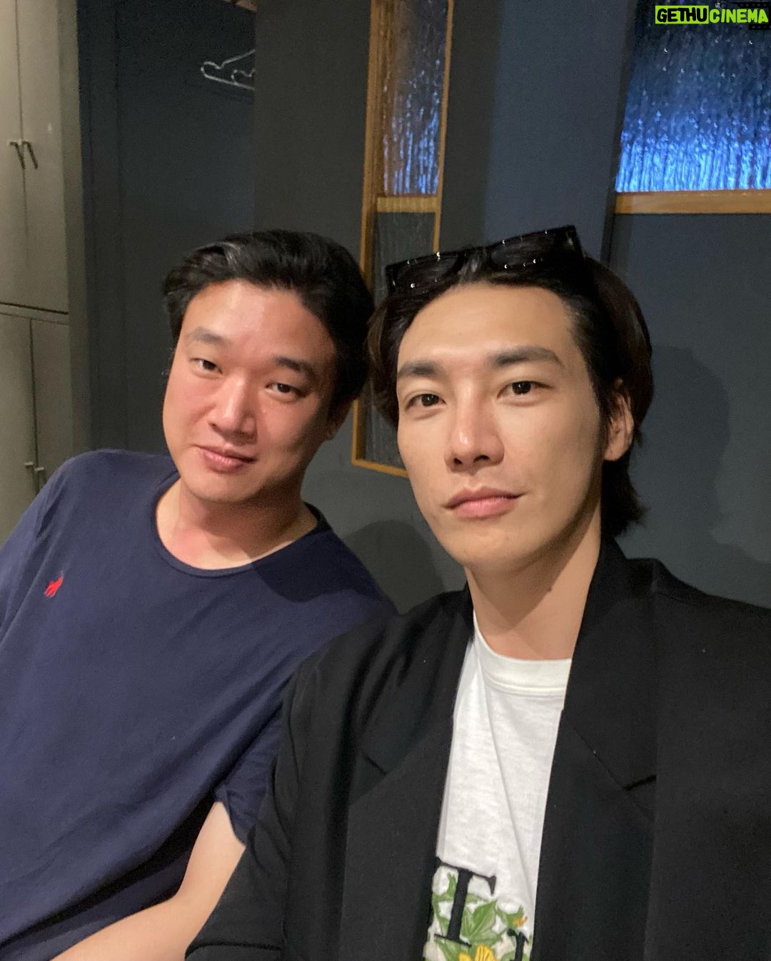 Kim Young-kwang Instagram - 우리 스텝 고맙습니당 회식 ~ 😁