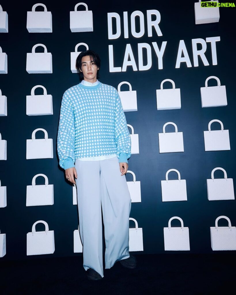 Kim Young-kwang Instagram - 🤩🤩🤩 @Dior #Dior #LadyDior