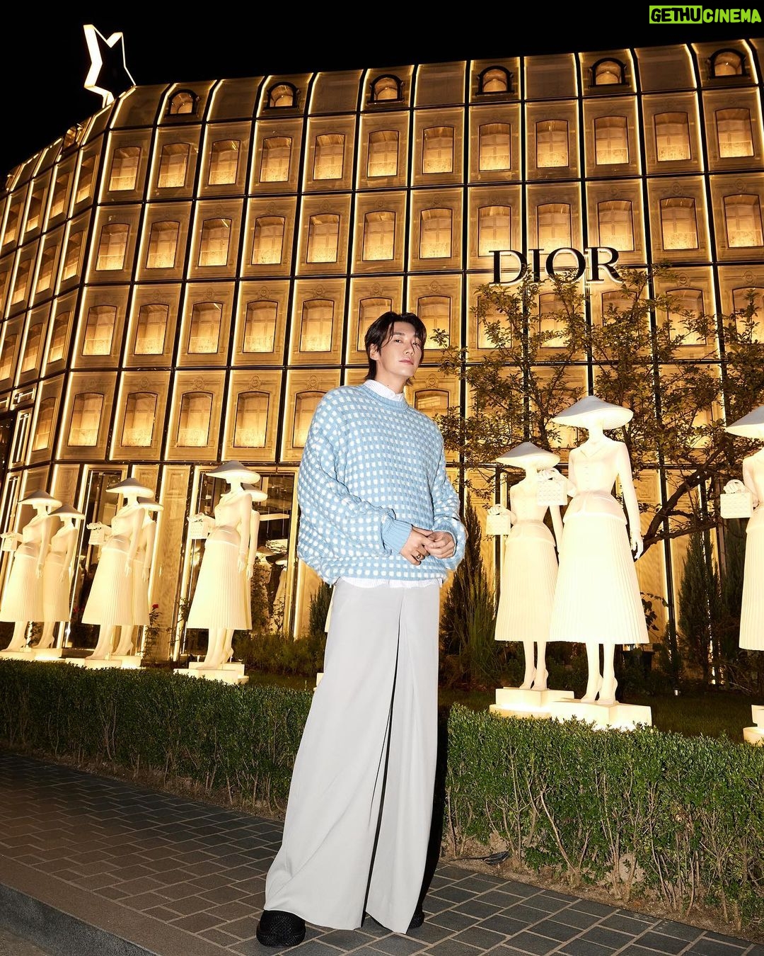 Kim Young-kwang Instagram - 🤩🤩🤩 @Dior #Dior #LadyDior