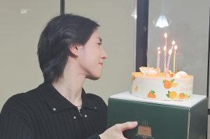 Kim Yu-gyeom Instagram - 선물🎁🎂🐥🙏

1번 사진 원재가 잘생겼다해줌