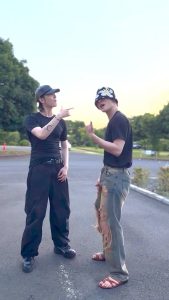 Kim Yu-gyeom Instagram - [유겸 (YUGYEOM)]😁🙏🔥🔥🔥 ㅤ 🏴‍☠LOLO🏴‍☠ with ATEEZ(에이티즈) 민기 @ateez_official_ ㅤ @yugyeom #유겸 #YUGYEOM #ATEEZ #에이티즈 #MINGI #민기 #LOLO챌린지 #LOLOchallenge #LOLO #AOMG