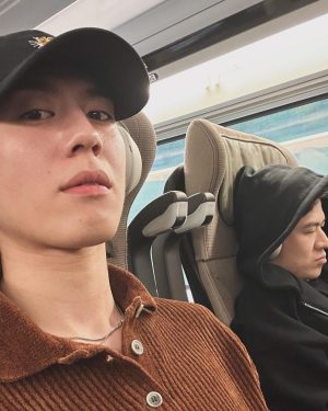 Kim Yu-gyeom Instagram - 파리파리😁
