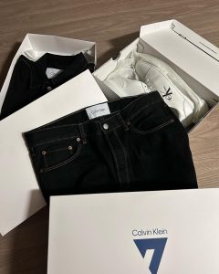 Kim Yu-gyeom Instagram - 👖7️⃣🖤 2023년 09월 14일 캘빈클라인은 캡슐 컬렉션 ‘손흥민 포 캘빈클라인’을 런칭한다. 더 현대 서울 지하 2층 WEST POP UP 존에서 한국시간으로 9월 14일부터 20일까지 해당 컬렉션을 만나볼 수 있다. #광고 @calvinklein #캘빈클라인 #calvinklein #손흥민포캘빈클라인 #더현대서울 #손흥민
