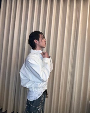 Kim Yu-gyeom Instagram - ⬜️⬜️⬜️⚪️🦢🕊️