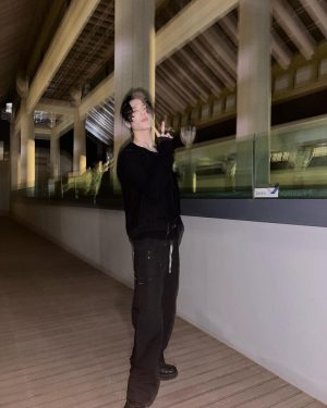 Kim Yu-gyeom Instagram - 고마워😁🐧