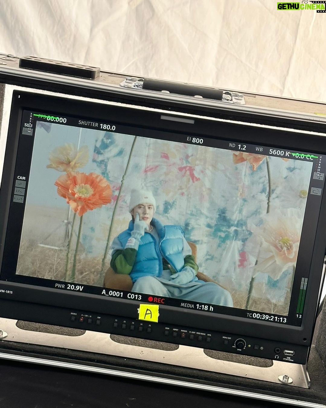 Kim Yu-gyeom Instagram - ์ดฌ์๋๐๐๐งฃ๐ฅณ๐งก๐ฅ๐